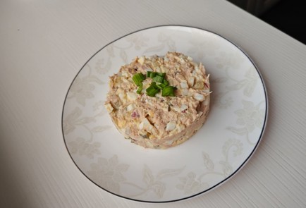 Фото шага рецепта Салат с тунцом 189289 шаг 10  