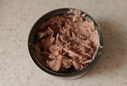 Фото шага рецепта Салат с тунцом 189289 шаг 3  