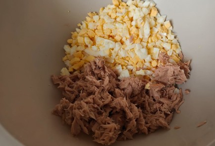 Фото шага рецепта Салат с тунцом 189289 шаг 4  