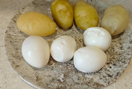 Фото шага рецепта Салат с тунцом 191027 шаг 2  