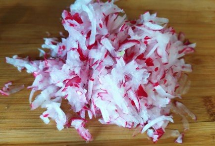 Фото шага рецепта Салат с творогом редисом и свежим огурцом 189207 шаг 3  