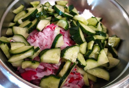 Фото шага рецепта Салат с творогом редисом и свежим огурцом 189207 шаг 5  