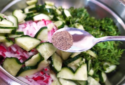 Фото шага рецепта Салат с творогом редисом и свежим огурцом 189207 шаг 7  