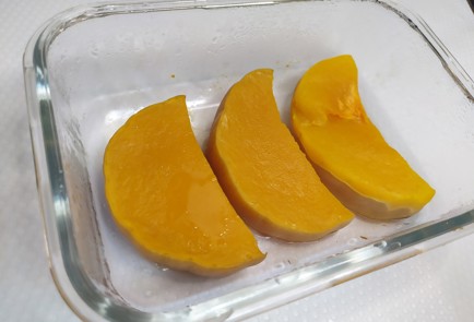 Фото шага рецепта Салат с тыквой индейкой и фетой 190411 шаг 2  