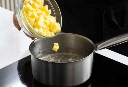 Фото шага рецепта Салат с устрицами 151700 шаг 1  