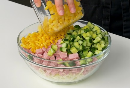 Фото шага рецепта Салат с ветчиной 151447 шаг 5  