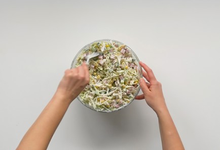 Фото шага рецепта Салат с ветчиной 151447 шаг 6  