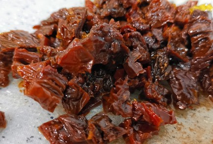 Фото шага рецепта Салат с вялеными помидорами 173691 шаг 5  