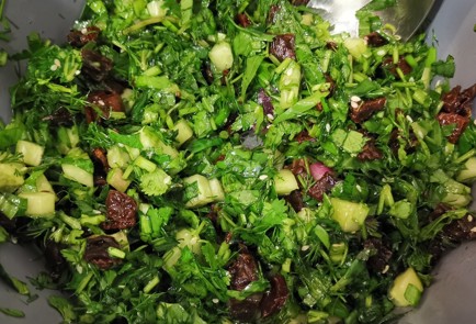 Фото шага рецепта Салат с вялеными помидорами 173691 шаг 6  