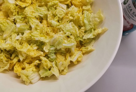 Фото шага рецепта Салат с вялеными помидорами 191329 шаг 2  