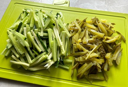 Фото шага рецепта Салат с языком и картофелем пай 174145 шаг 5  