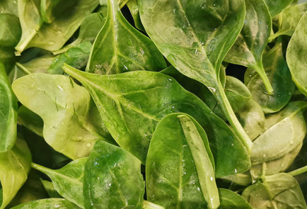 Фото шага рецепта Салат с запеченным камамбером и черной икрой 151709 шаг 1  