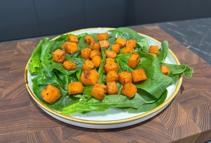 Фото шага рецепта Салат с запеченной тыквой голубым сыром и инжиром 190570 шаг 2  