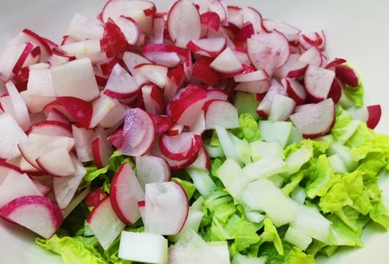 Фото шага рецепта Салат с зеленой редькой 188318 шаг 2  