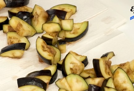 Фото шага рецепта Салат с жареным баклажаном и перцем 92266 шаг 4  