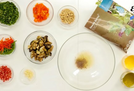 Фото шага рецепта Салат с жареным баклажаном и перцем 92266 шаг 5  