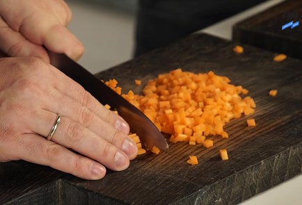 Фото шага рецепта Салат Сладкий Роман 126312 шаг 1  