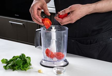 Фото шага рецепта Салат со шпинатом и страчателлой 191682 шаг 2  