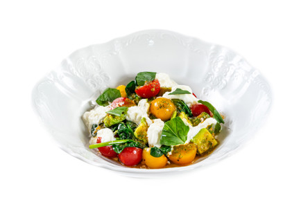 Фото шага рецепта Салат со шпинатом и страчателлой 191682 шаг 9  