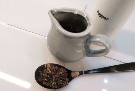 Фото шага рецепта Салат со слабосоленой семгой 175662 шаг 11  