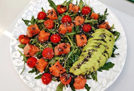 Фото шага рецепта Салат со слабосоленой семгой 175662 шаг 13  