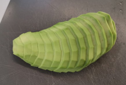 Фото шага рецепта Салат со слабосоленой семгой 175662 шаг 2  