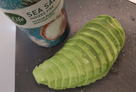 Фото шага рецепта Салат со слабосоленой семгой 175662 шаг 4  