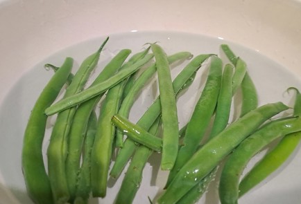 Фото шага рецепта Салат с фасолью спаржевой 190211 шаг 2  