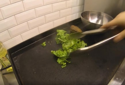 Фото шага рецепта Салат со стейком из сердца коня 136837 шаг 2  