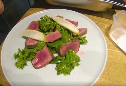 Фото шага рецепта Салат со стейком из сердца коня 136837 шаг 3  