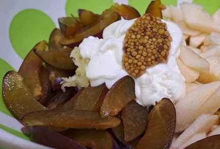 Фото шага рецепта Салат из свеклы со сливами и яблоками 190630 шаг 10  