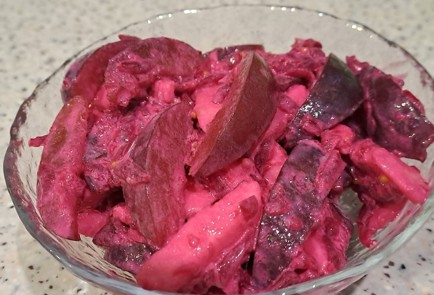 Фото шага рецепта Салат из свеклы со сливами и яблоками 190630 шаг 11  