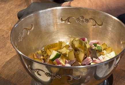 Фото шага рецепта Салат со вчерашней индейкой 140901 шаг 10  