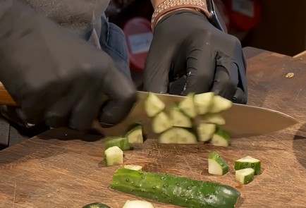 Фото шага рецепта Салат со вчерашней индейкой 140901 шаг 7  