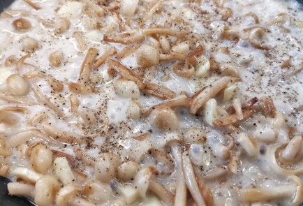 Фото шага рецепта Салат в нежном соусе из грибов шимеджи 151364 шаг 22  