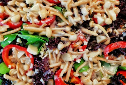 Фото шага рецепта Салат в нежном соусе из грибов шимеджи 151364 шаг 25  