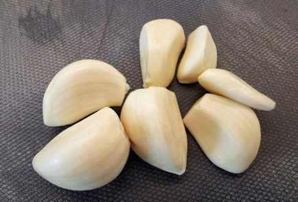 Фото шага рецепта Салат в нежном соусе из грибов шимеджи 151364 шаг 9  