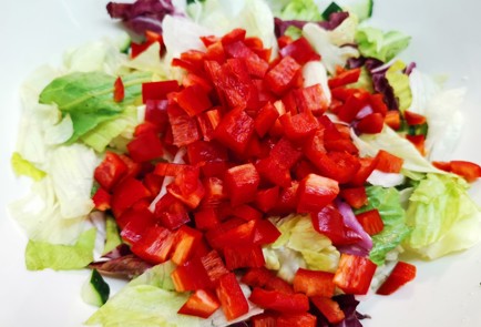 Фото шага рецепта Салат весенний 189215 шаг 4  