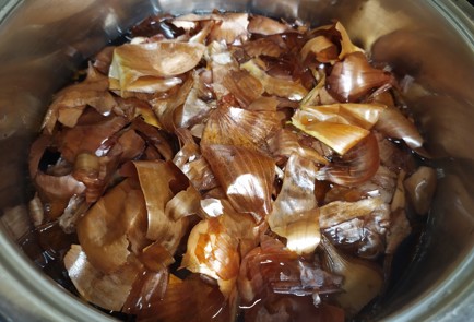 Фото шага рецепта Сало в луковой шелухе и специях 188856 шаг 3  