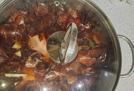 Фото шага рецепта Сало варенное в луковой шелухе 188252 шаг 10