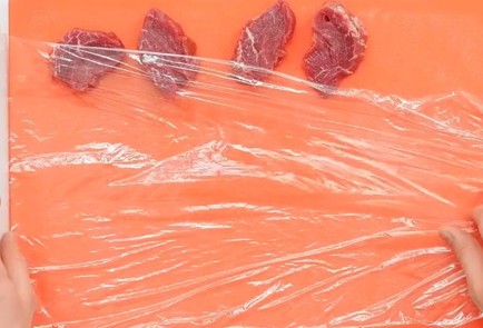 Фото шага рецепта Телятина сальтимбокка 49597 шаг 1  