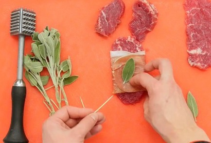 Фото шага рецепта Телятина сальтимбокка 49597 шаг 2  