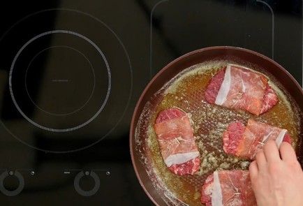 Фото шага рецепта Телятина сальтимбокка 49597 шаг 4  