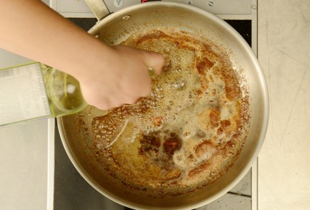 Фото шага рецепта Телятина сальтимбокка 49597 шаг 7  