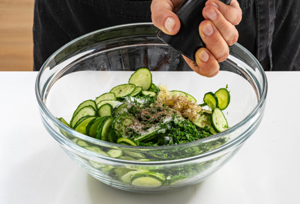 Фото шага рецепта Самые быстрые малосольные огурцы 189600 шаг 7