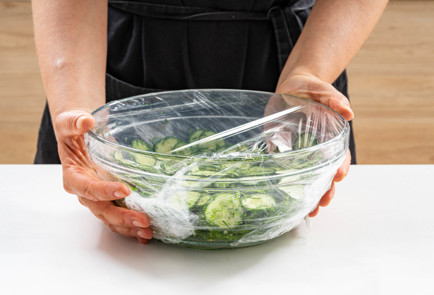 Фото шага рецепта Самые быстрые малосольные огурцы 189600 шаг 9