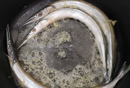 Фото шага рецепта Сарган на сковороде 176320 шаг 6  