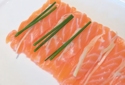 Фото шага рецепта Сашими из лосося 15884 шаг 2  