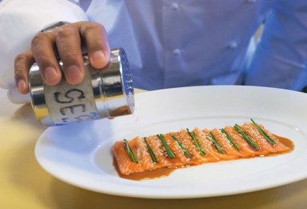 Фото шага рецепта Сашими из лосося 15884 шаг 3  