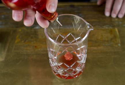 Фото шага рецепта Сазерак 35380 шаг 2  